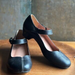 Taos Footwear Samba Black Leather Mary Jane Heels 9.5